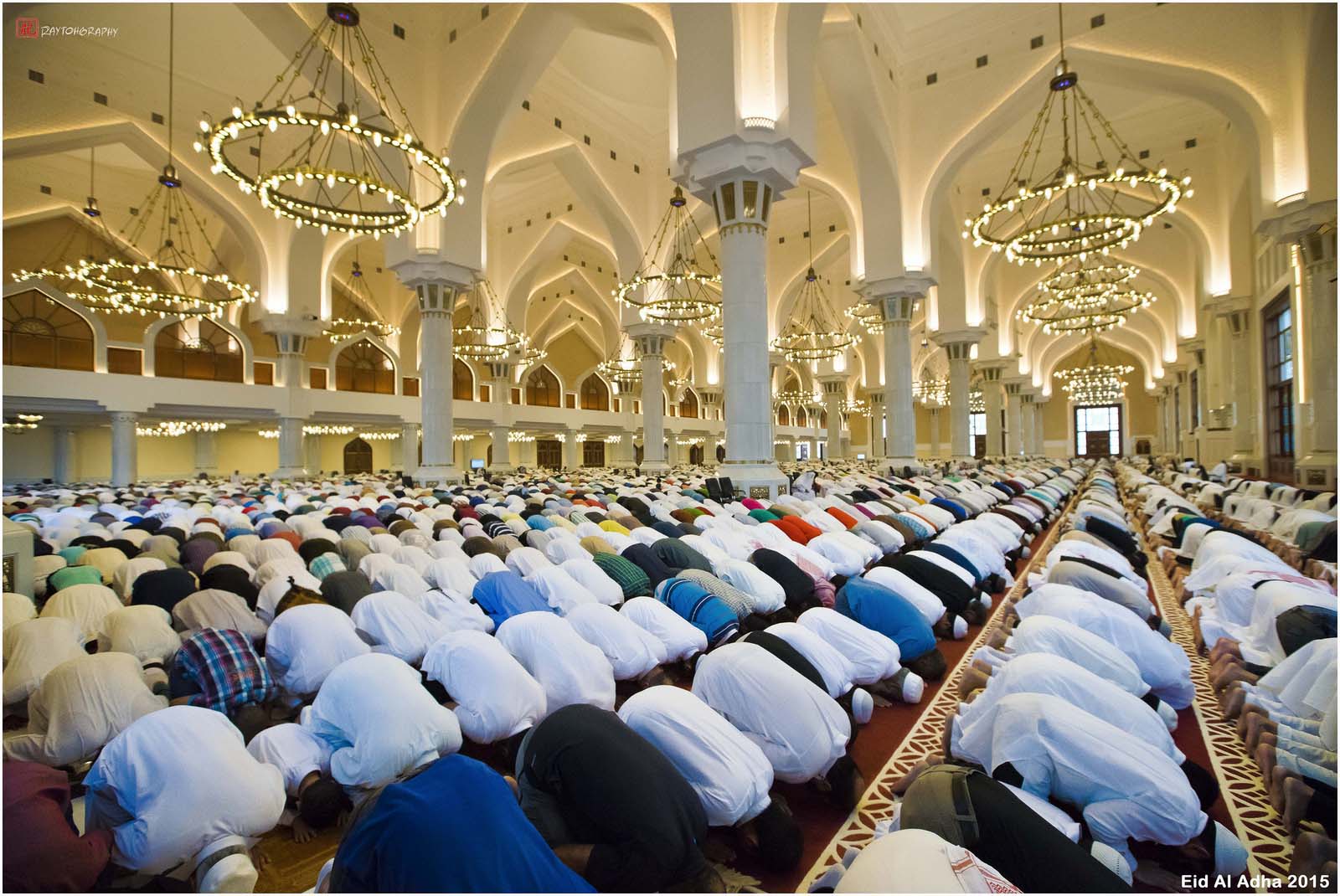 Crowds offer Eid prayers in Qatar mosques, on the streets 