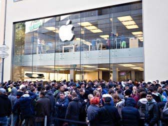 The line for the iPhone 6, which was released in Germany over the weekend.