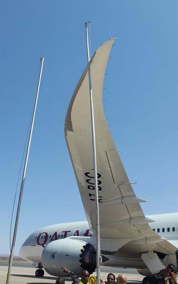 A Qatar Airways 787 clips a flag pole at Windhoek airport in Namibia