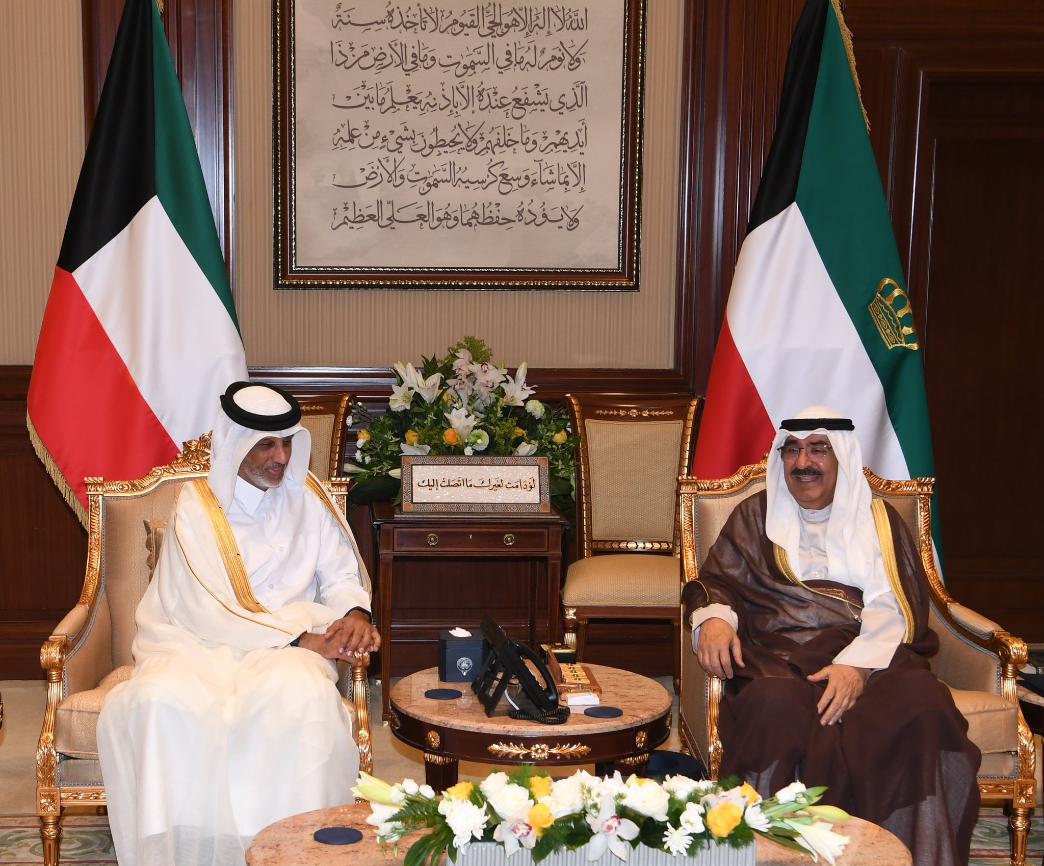 Kuwait Amir receives Qatari Minister of Sports and Youth