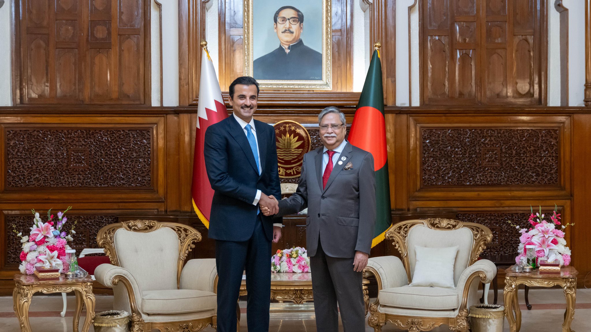 Amir praises Bangladeshi community in Qatar during Dhaka visit