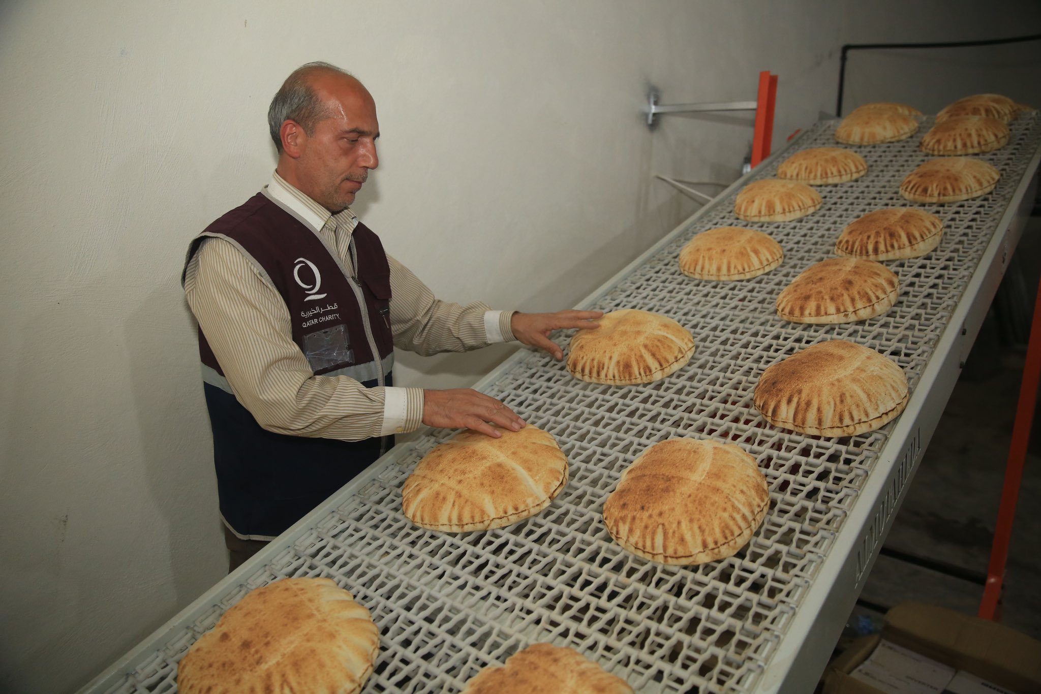 Qatar Charity bolsters food security in northern Syria with automated bread line