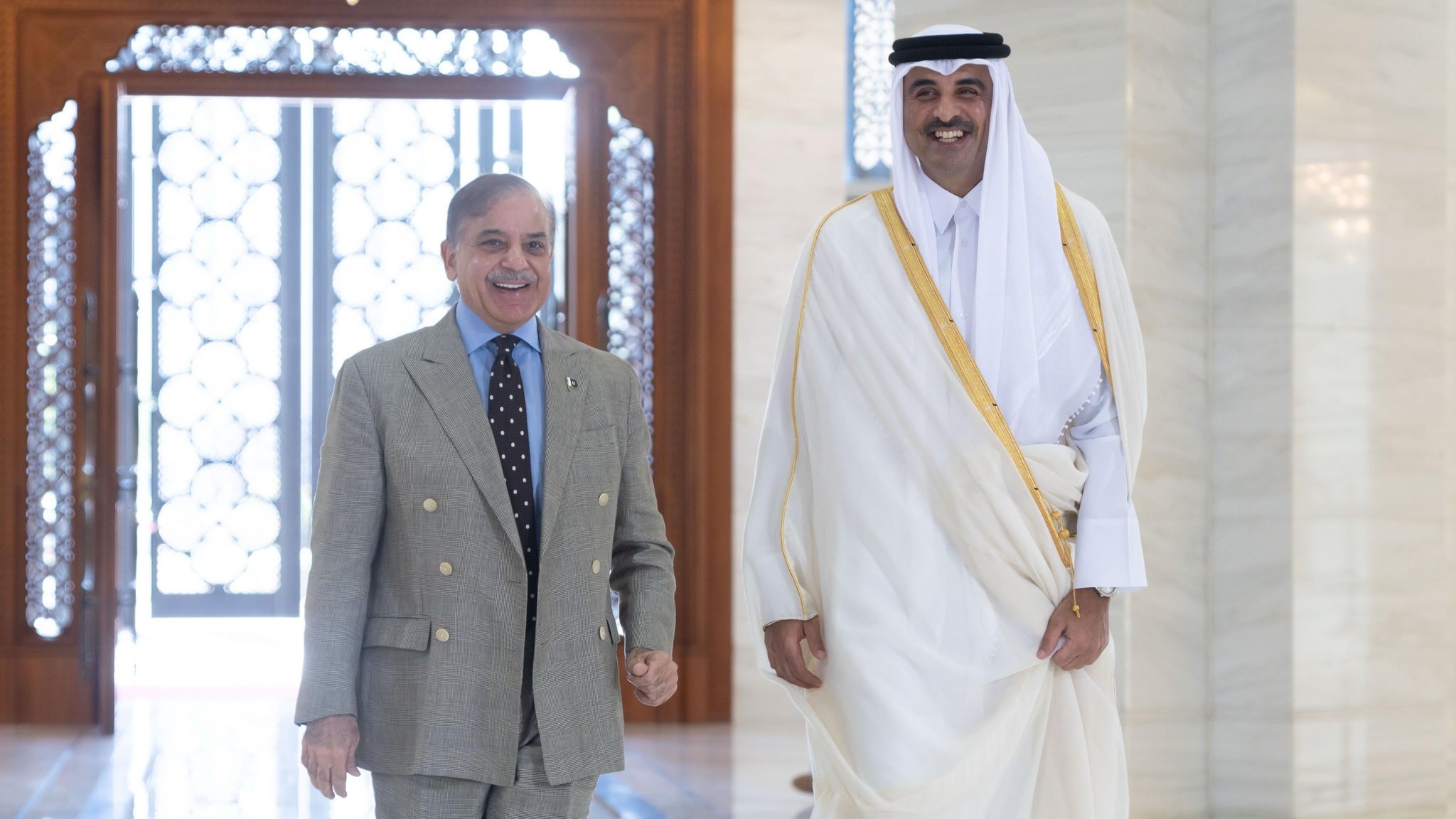 Pakistan’s Prime Minister meets Qatar’s Amir in Doha