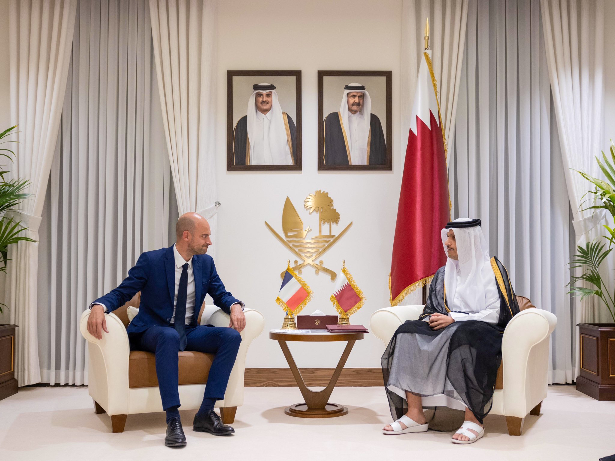 Qatari Prime and Foreign Minister receives French counterpart amid continued tensions in Lebanon and Gaza